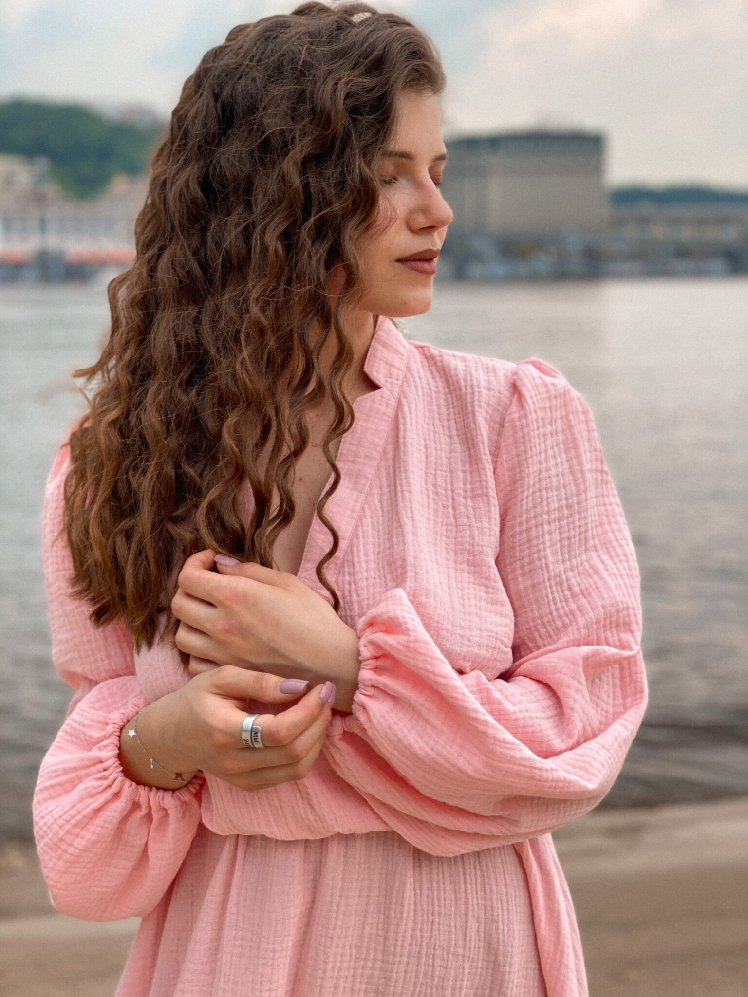 Vestido de Gasa Rosa con Mangas Abullonadas de taller de costura Orestas